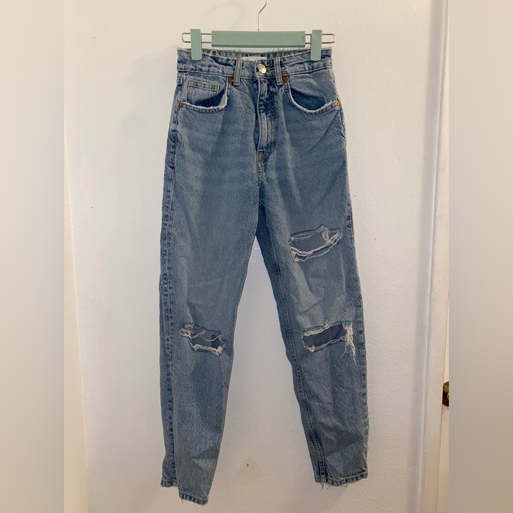Zara women’s size 0 distressed ripped light blue jeans